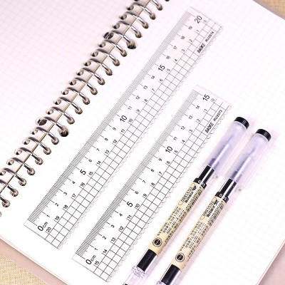 Thước kẻ nhựa trong suốt