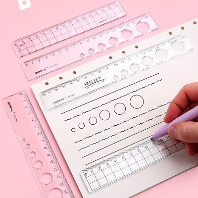 Thước acrylic trong suốt