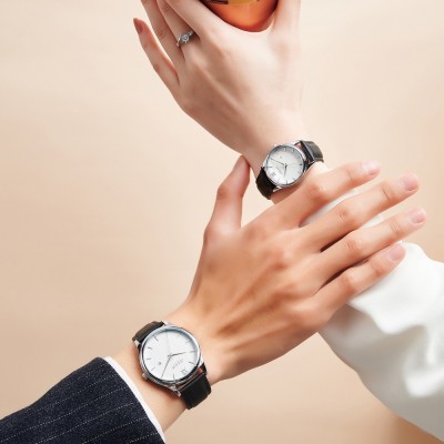 ￼Đồng hồ đôi dây da có lịch ngày