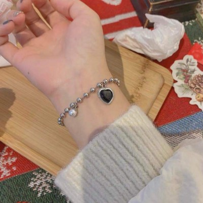 Vòng tay hình trái tim to bự