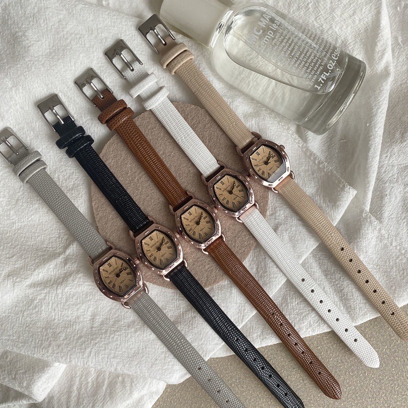 ￼Đồng hồ đeo tay mặt số La Mã phong cách retro