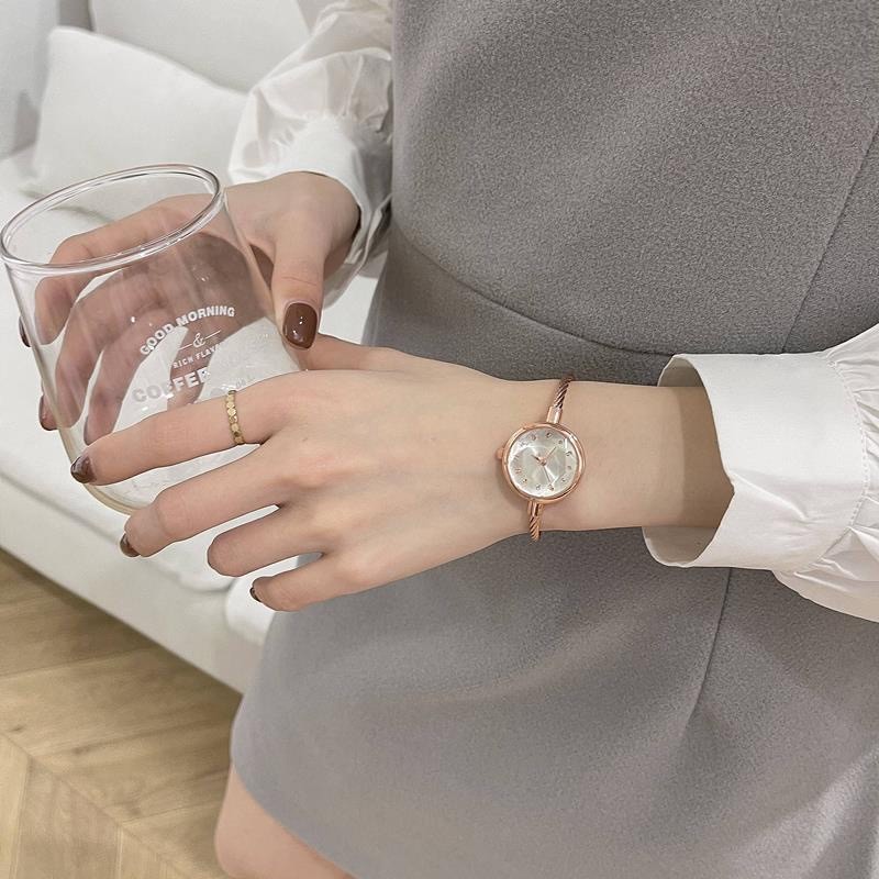 Đồng Hồ Đeo Tay Mặt Nhỏ Thiết Kế Sang Trọng